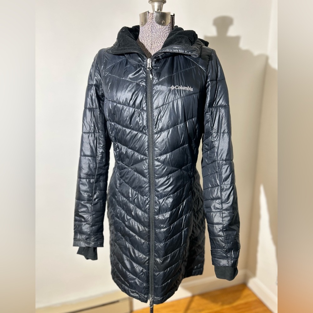 Columbia Women's mid length Black Puffer Coat-size Small